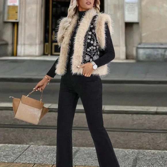 Black Casual Women's Floral Embroidered Plush Spliced Sleeveless Jacket - Picture 3 of 6